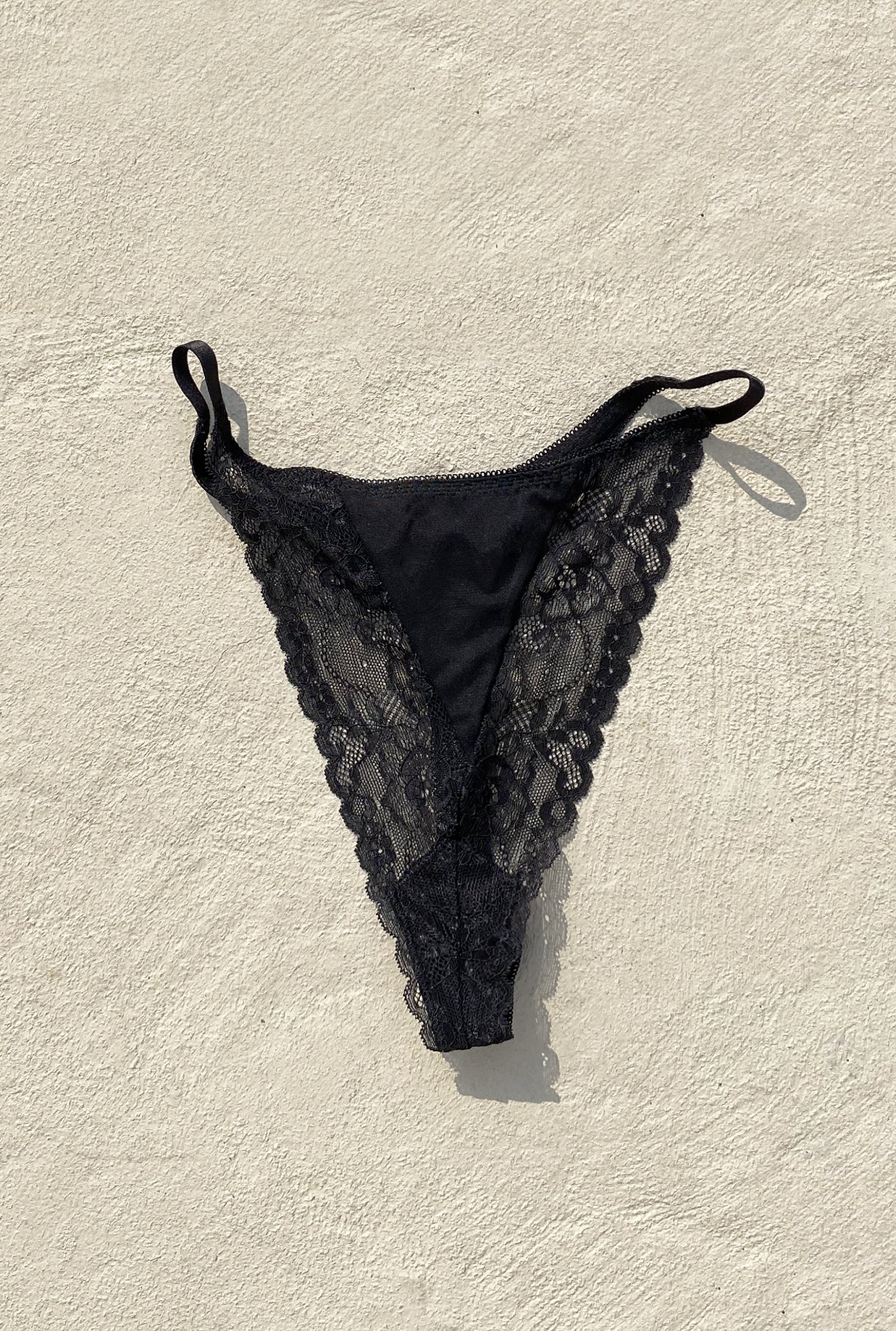Verona sexy black scalloped lace and mesh thong for women